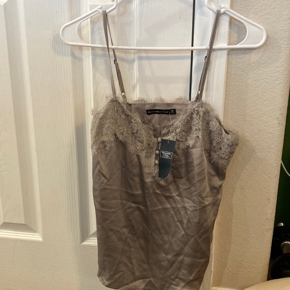 Abercrombie camis - Picture 2 of 2